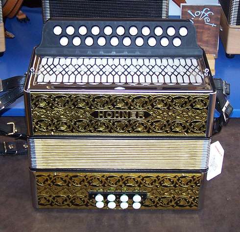 Accordon diatonique Hohner 2915 Luxe.  Cliquez pour voir notre offre !