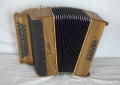 3 rangs 3 voix 12 basses noyer grille noire 08