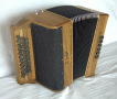 3 rangs 3 voix 12 basses noyer grille noire 09