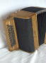 3 rangs 3 voix 12 basses noyer grille noire 10