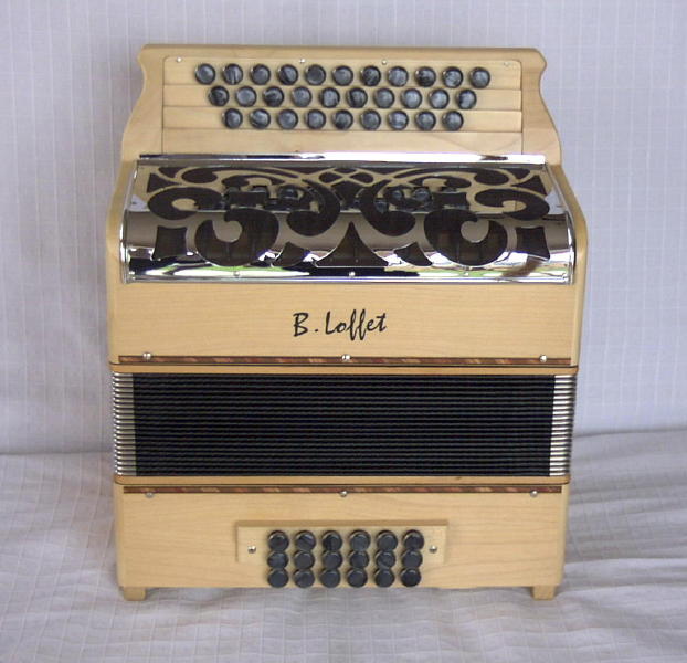 3 rangs 3 voix 18 basses érable grille nickelée 01
