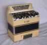 3 rangs 3 voix 18 basses érable grille nickelée 03