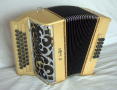 3 rangs 3 voix 18 basses érable grille nickelée 10